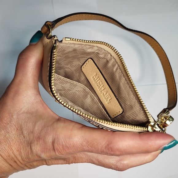 Michael Kors Saffiano Leather Small Beige Coin Wristlet - Picture 4 of 6